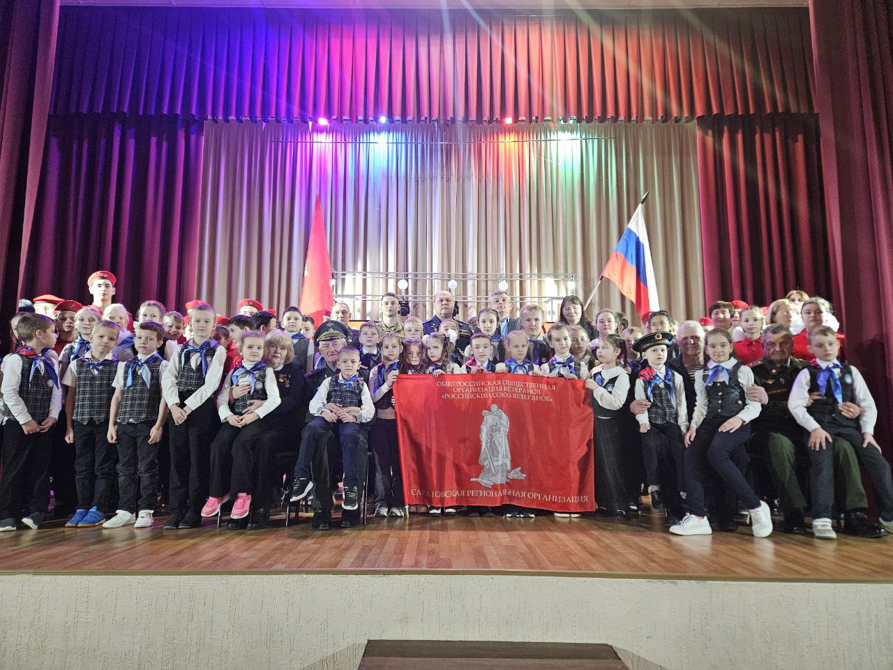 Церемония вручения копии Знамени Победы.