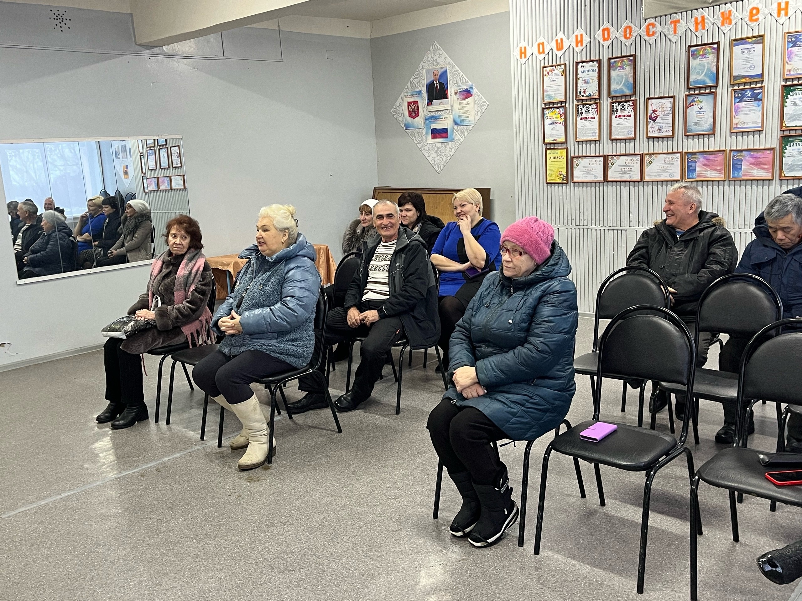 В поселке Взлётный состоялась встреча главы с местными жителями.