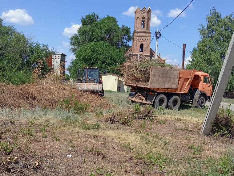 В Красноярском МО продолжаются работы по благоустройству территории. В Красноярском МО продолжаются работы по благоустройству территории.